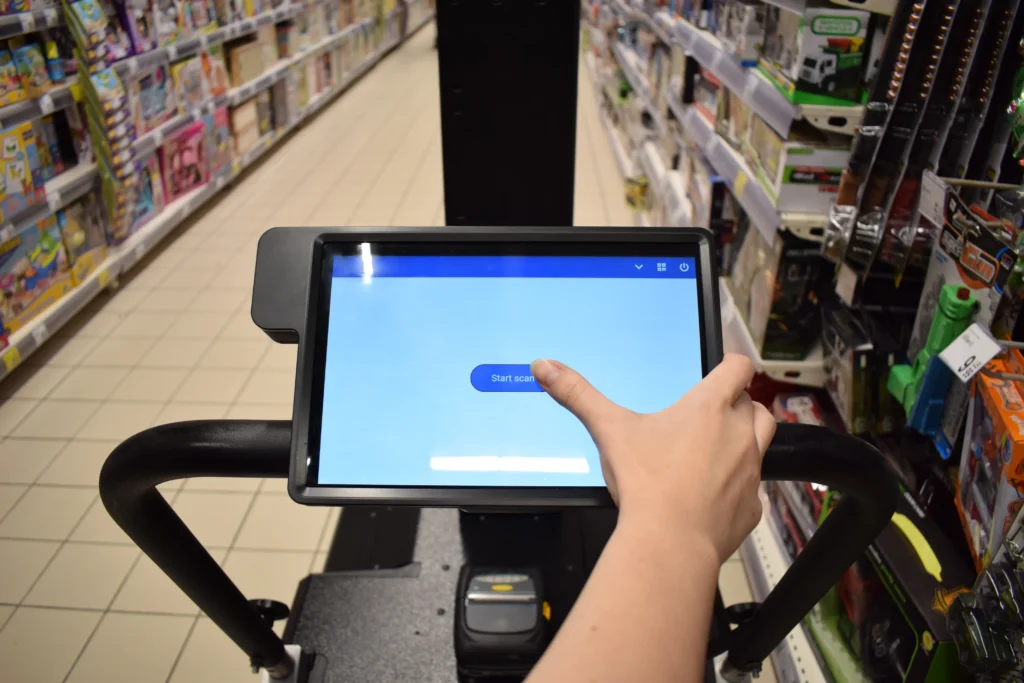 ERIS Retail Robot in Store ERIS Retail Robot in Store